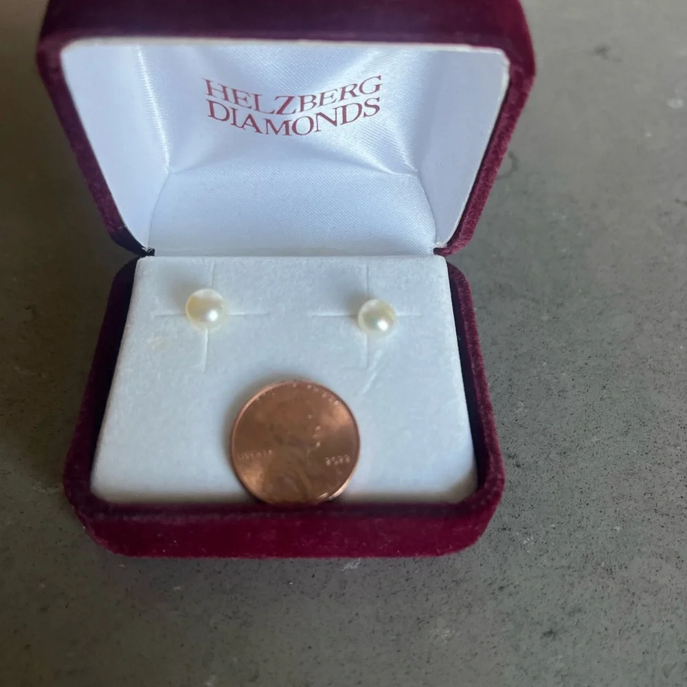 14k real pearl earrings with solid gold posts - Picture 4 of 4